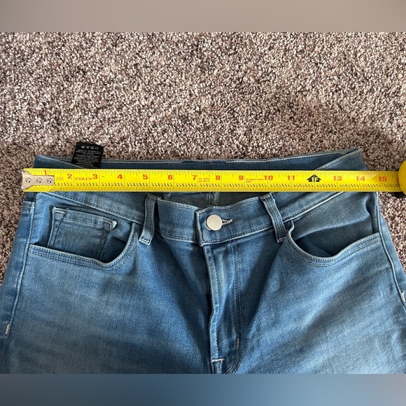 J Brand Selena Mid-Rise Cropped Boot-Cut Jeans. Size 30. - Picture 5 of 7